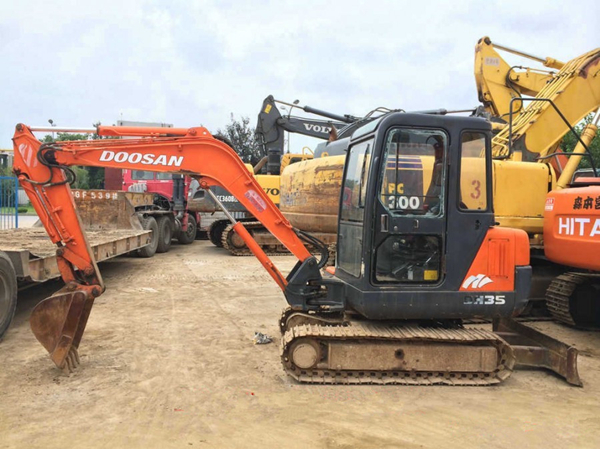 小挖掘機(jī)保養(yǎng)