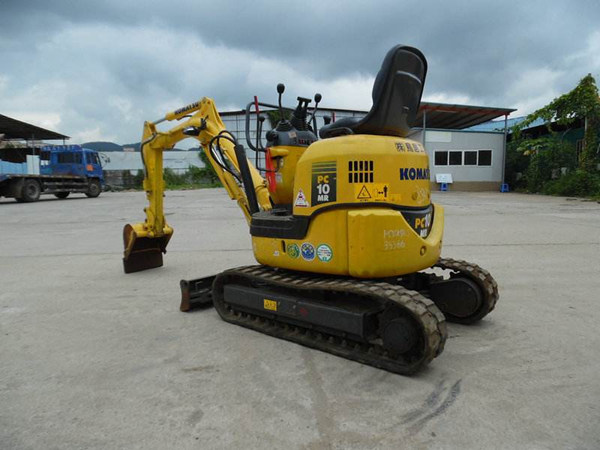 小型挖掘機(jī)保養(yǎng)